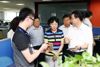 省人大检查组实地考察华天软件技术推广服务